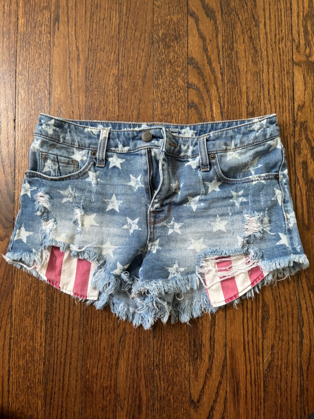 Women’s Blue Star-Print Distressed Denim Shorts with Red & White Flag Lining